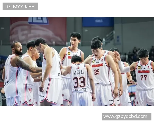 南京篮球队在世锦赛积分榜上以87分稳居第一名展现强劲实力